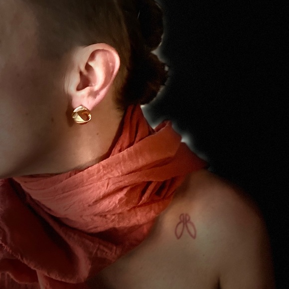 Lady Remington LR Signed Gold Tone Vintage Earrings. - Picture 8 of 9